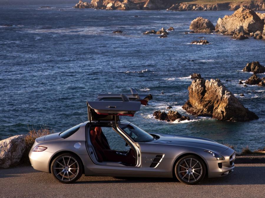  Mercedes-Benz SLS AMG 2010 года  (US) (фото 10 из 43)